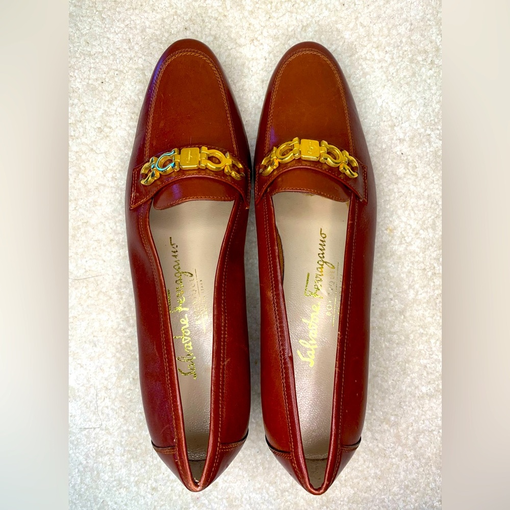 Salvatore Ferragamo leather flats with a buckle Size 5